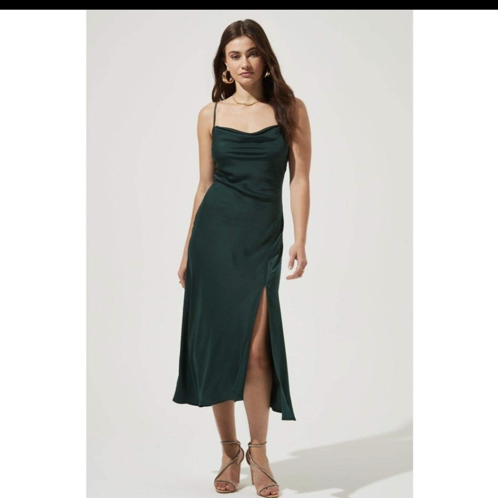 ASTR the label Gaia midi dress in dark green